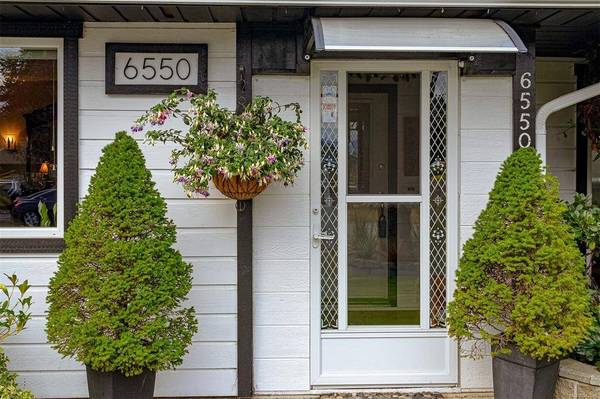 6550 Country Rd, Sooke, BC V9Z 0W9