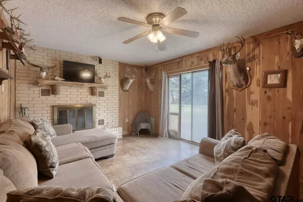 305 CR 4110, Jacksonville, TX 75766