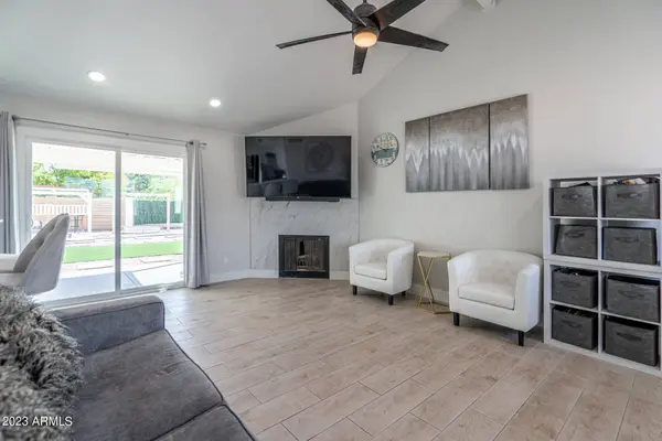 2111 W MOHAWK Lane, Phoenix, AZ 85027