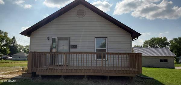 1221 3RD Avenue NW, Devils Lake, ND 58301