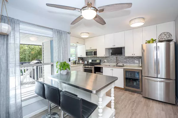 21W205 Ahlstrand RD, Lombard, IL 60148