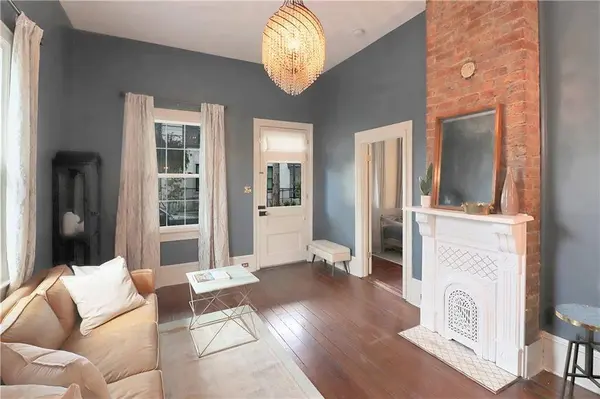 8018 HAMPSON ST, New Orleans, LA 70118