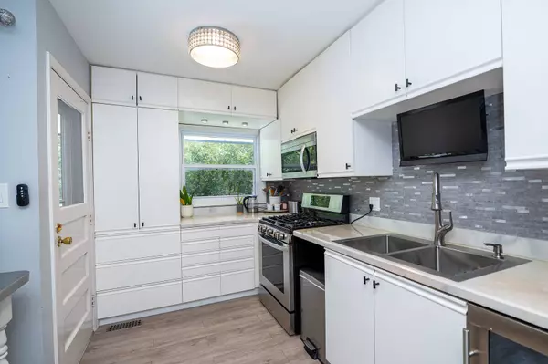 21W205 Ahlstrand RD, Lombard, IL 60148