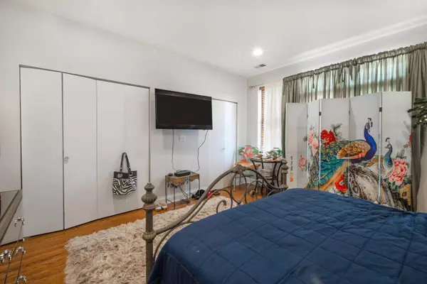 4053 S Michigan Avenue #1S, Chicago, IL 60653