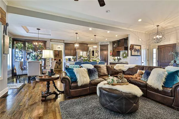 4129 S Eagle Point CT, Blue Springs, MO 64015