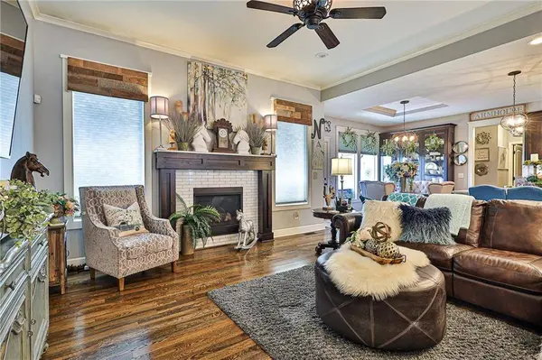 4129 S Eagle Point CT, Blue Springs, MO 64015