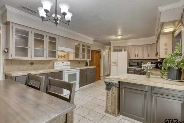 305 CR 4110, Jacksonville, TX 75766