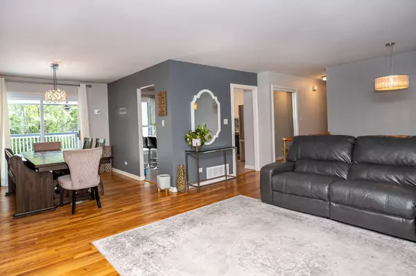 21W205 Ahlstrand RD, Lombard, IL 60148