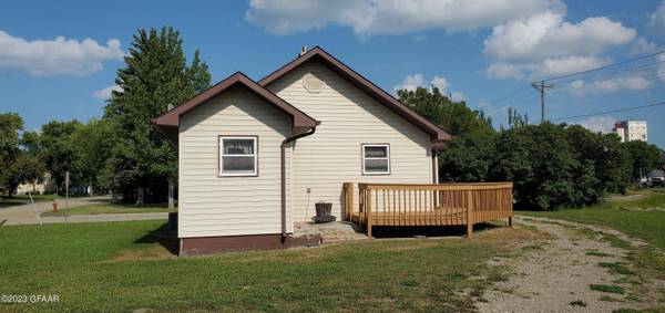 1221 3RD Avenue NW, Devils Lake, ND 58301