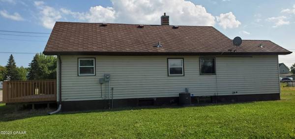 1221 3RD Avenue NW, Devils Lake, ND 58301