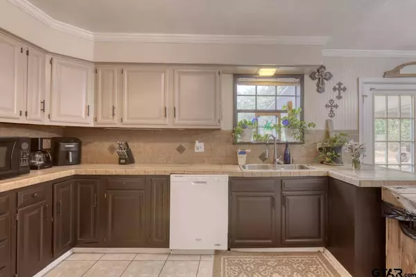 305 CR 4110, Jacksonville, TX 75766