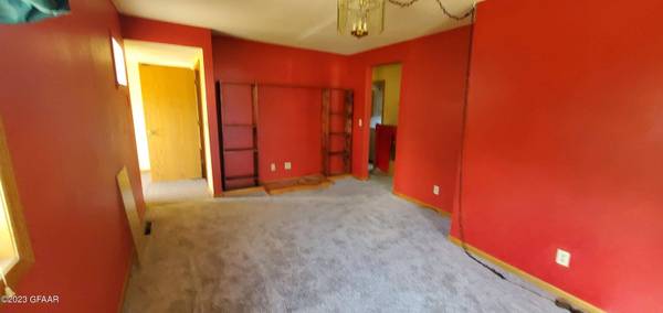 1221 3RD Avenue NW, Devils Lake, ND 58301