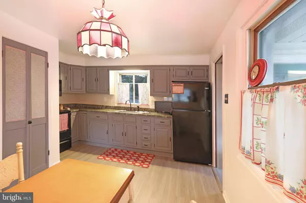 54 E CLAYTON AVE, Clayton, NJ 08312