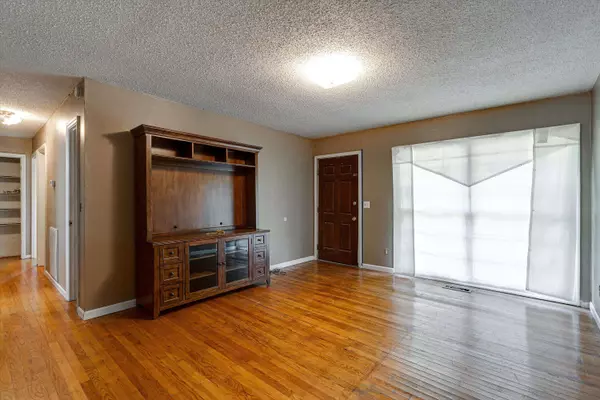 398 Pleasant Grove Rd, Jasper, TN 37347