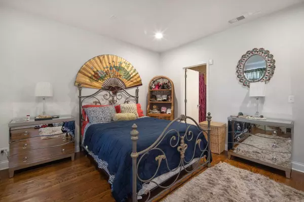 4053 S Michigan Avenue #1S, Chicago, IL 60653