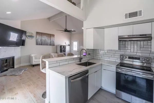 2111 W MOHAWK Lane, Phoenix, AZ 85027