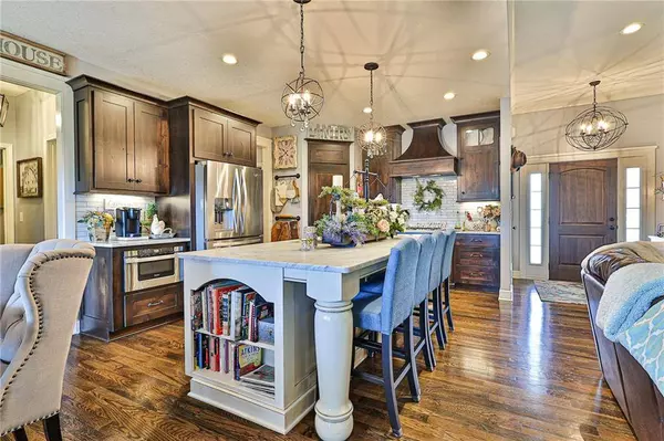 4129 S Eagle Point CT, Blue Springs, MO 64015