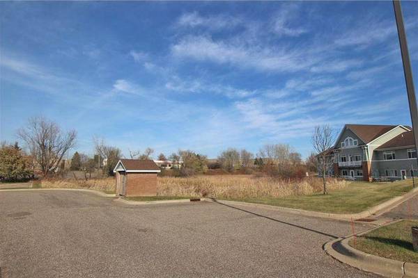 355 Commerce CT, Vadnais Heights, MN 55127