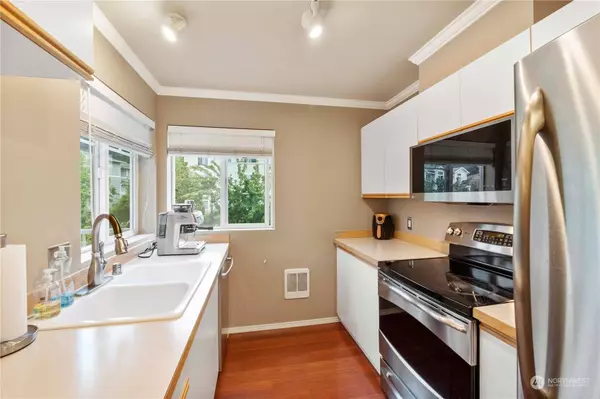 22022 42nd AVE S #202, Kent, WA 98032