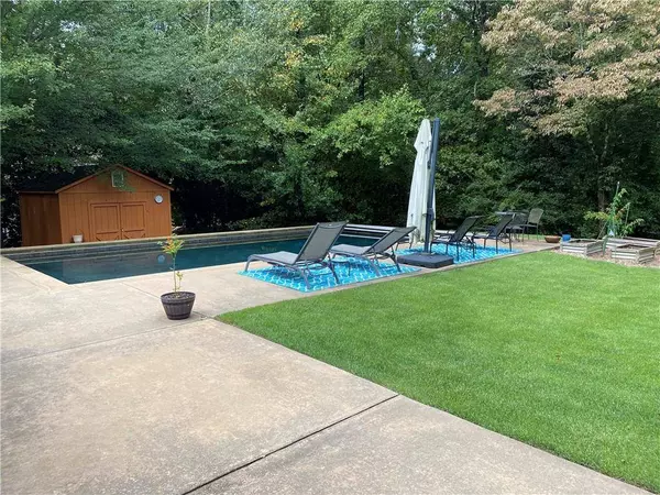 155 Oak Knoll WAY, Roswell, GA 30075