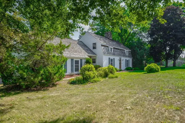 827 Woodgate LN NW, Rochester, MN 55901