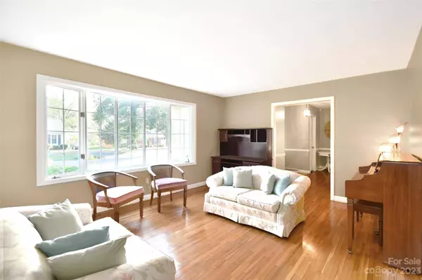 5102 Coronado DR, Charlotte, NC 28212