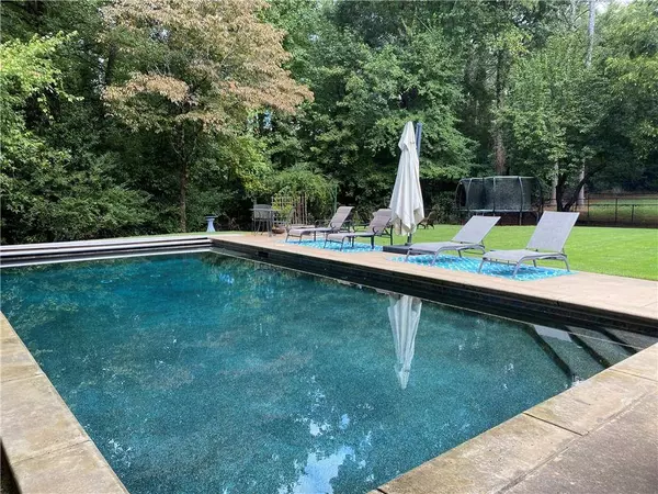 155 Oak Knoll WAY, Roswell, GA 30075