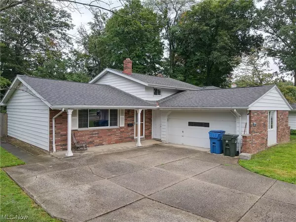 3466 Tree LN, North Olmsted, OH 44070