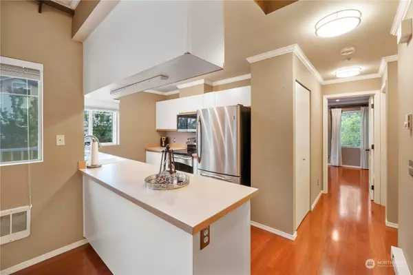 22022 42nd AVE S #202, Kent, WA 98032