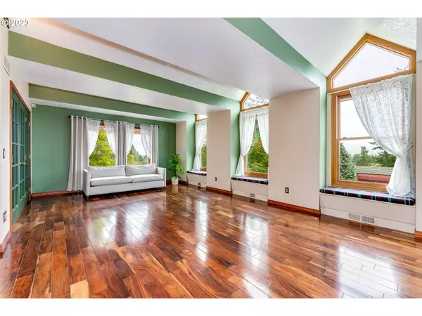 833 NW 24TH AVE, Camas, WA 98607