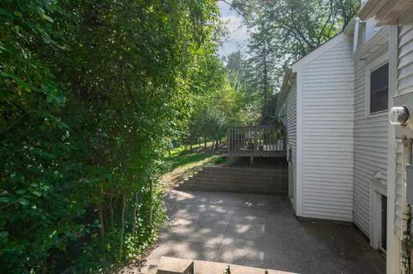 827 Woodgate LN NW, Rochester, MN 55901