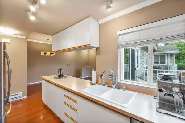 22022 42nd AVE S #202, Kent, WA 98032