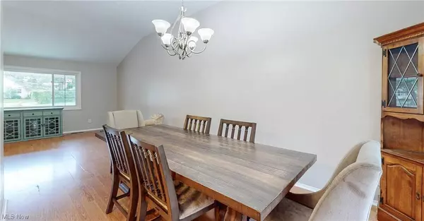 3466 Tree LN, North Olmsted, OH 44070