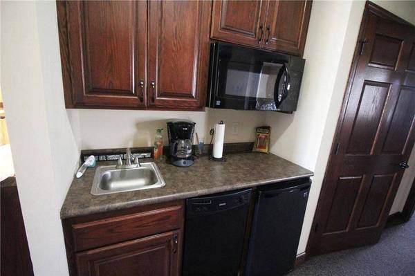 355 Commerce CT, Vadnais Heights, MN 55127