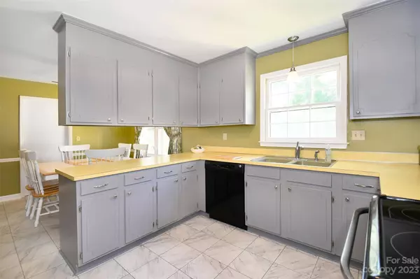 5102 Coronado DR, Charlotte, NC 28212