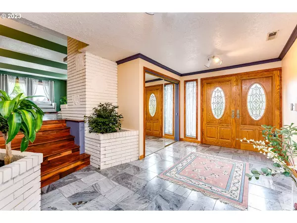 833 NW 24TH AVE, Camas, WA 98607