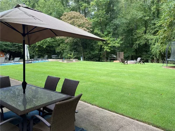 155 Oak Knoll WAY, Roswell, GA 30075