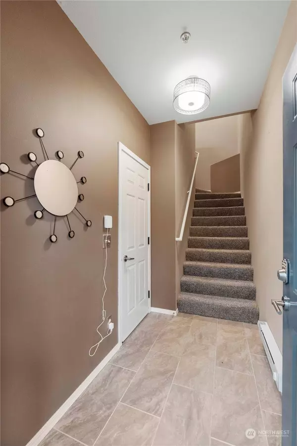 22022 42nd AVE S #202, Kent, WA 98032