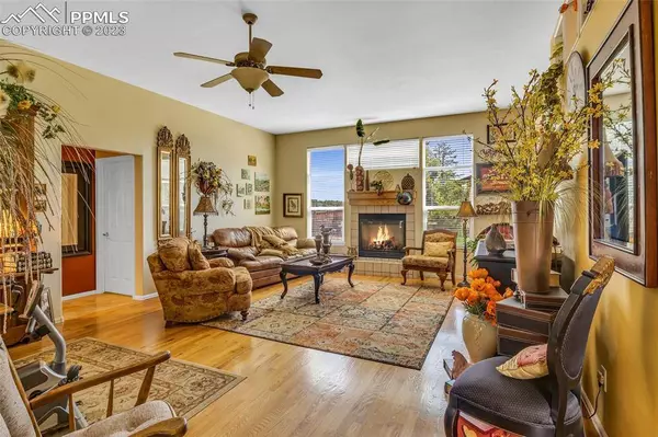 300 Riverview CT, Canon City, CO 81212