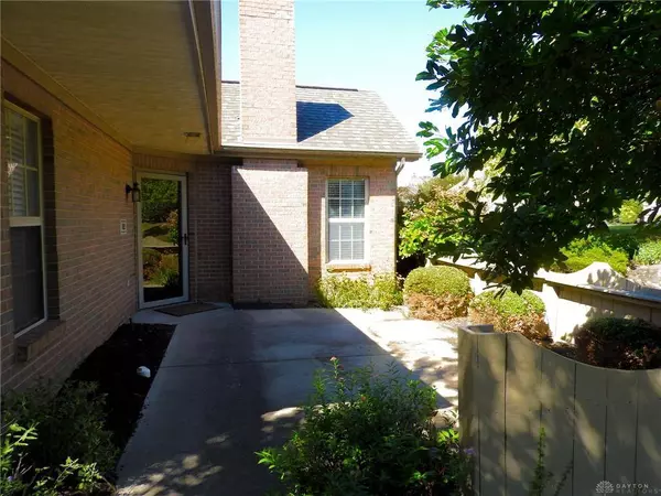 52 Villa Pointe Drive, Springboro, OH 45066