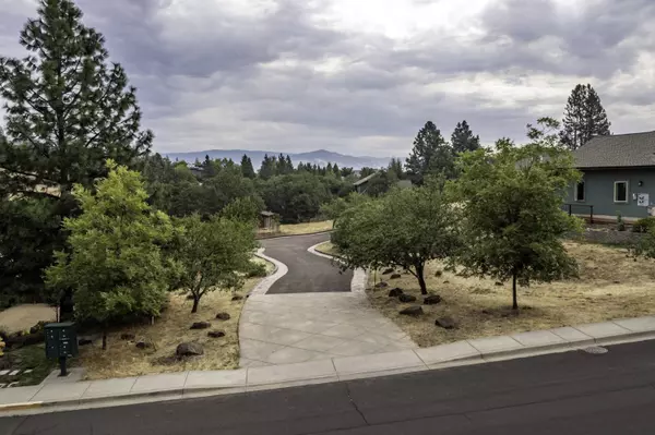 74 Westwood St, Ashland, OR 97520