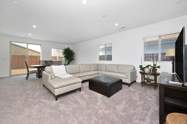 2017 Nokota WAY, Roseville, CA 95747