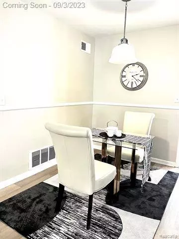 2661 LITTLETELL Avenue, West Bloomfield, MI 48324