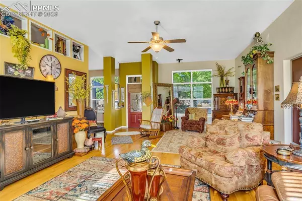 300 Riverview CT, Canon City, CO 81212