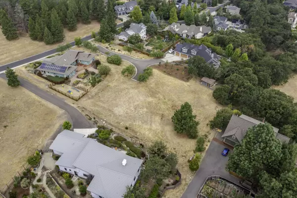 74 Westwood St, Ashland, OR 97520