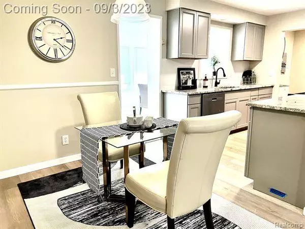 2661 LITTLETELL Avenue, West Bloomfield, MI 48324