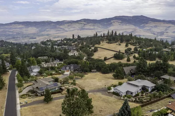 74 Westwood St, Ashland, OR 97520