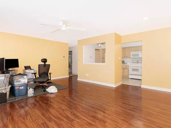 4220 Saratoga AVE #315, Downers Grove, IL 60515