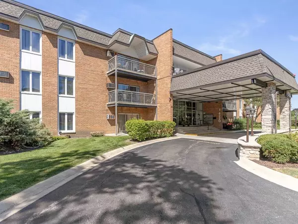 4220 Saratoga AVE #315, Downers Grove, IL 60515