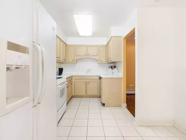 4220 Saratoga AVE #315, Downers Grove, IL 60515